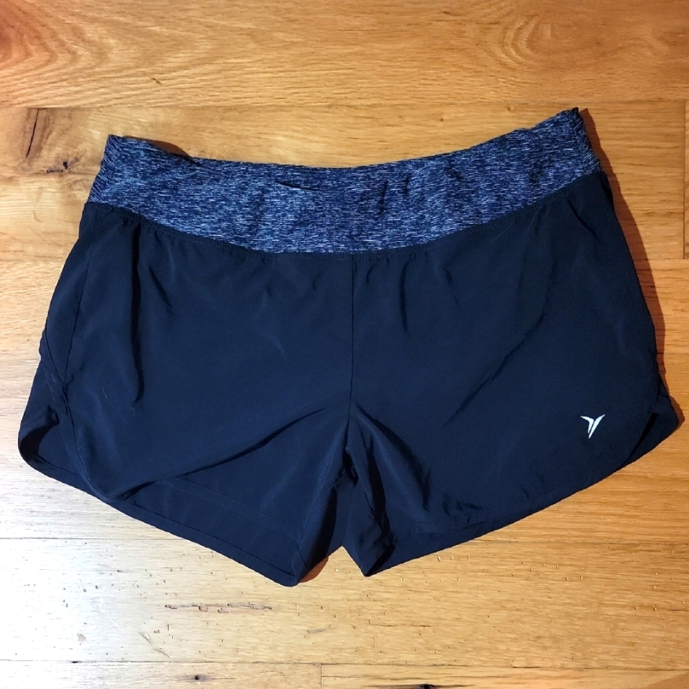 Old Navy Black and Gray Athletic Shorts Size M